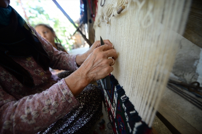 Yörük kültürünün mirası halı dokumacılığını teknolojiye inat yaşatıyor